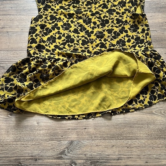 ANN TAYLOR Factory Lined Peplum Floral Blouse—SZ. Med Cap Sleeve - Picture 5 of 7